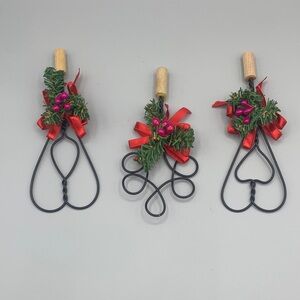 Vintage Christmas Around the World Bows & Berries Beaters Wire Holly Magnets